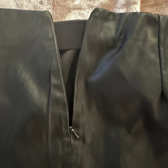 Blank NYC: Monique Faux Leather Skirt - Picture 4 of 9